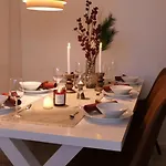Wolf Street Gem, Free Parking N Nearby Bus Stop * Rovaniemi