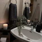 Apartment Wolf Street Gem, Free Parking N Nearby Bus Stop