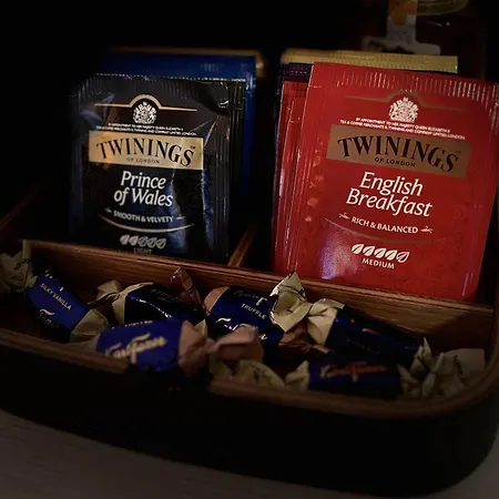 Wolf Street Gem, Free Parking N Nearby Bus Stop 罗瓦涅米