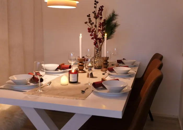 Wolf Street Gem, Free Parking N Nearby Bus Stop * 罗瓦涅米