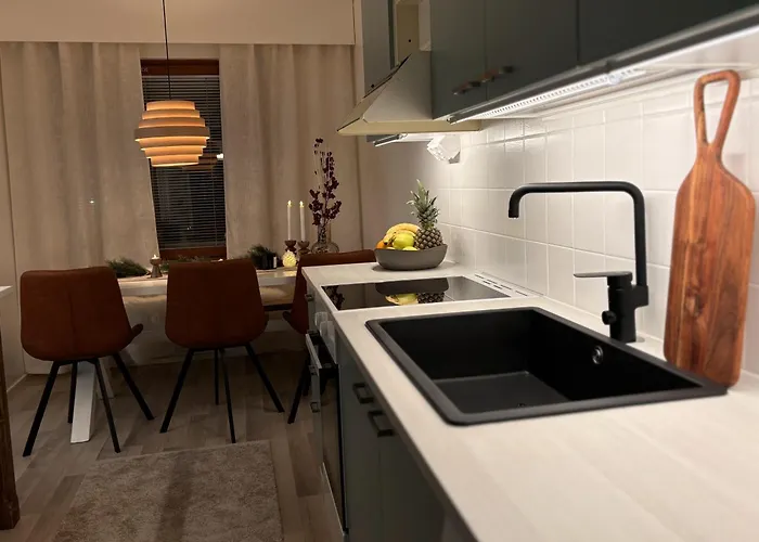 Wolf Street Gem, Free Parking N Nearby Bus Stop *